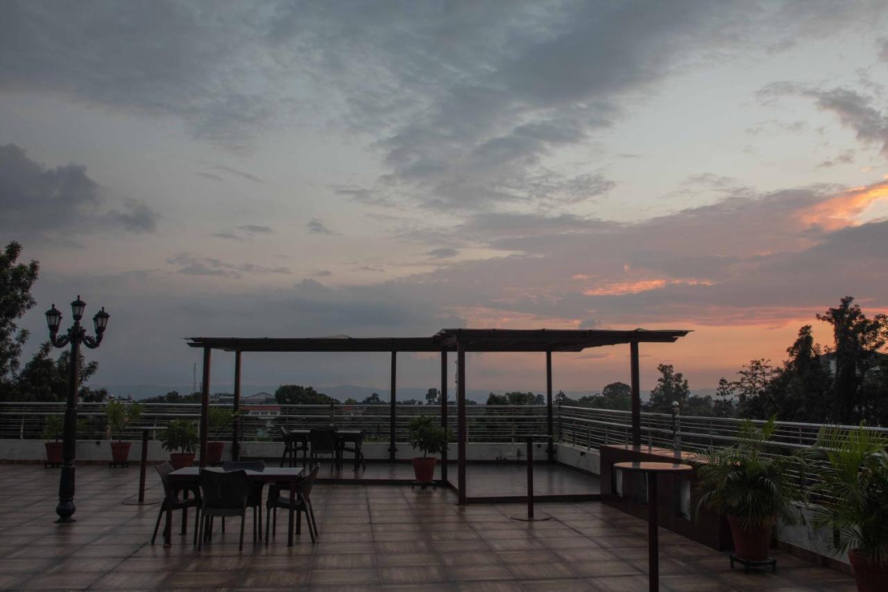 Hotel Alaya Dehradun Exterior foto